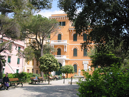 Rathaus an der Piazza Garibaldi